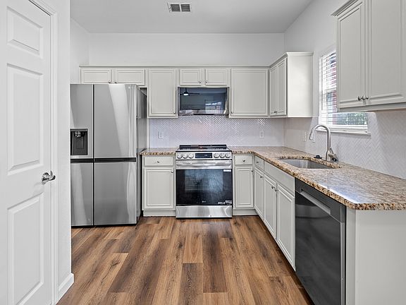 5th image of 1052 Harriman Dr