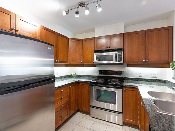 4th image of 675 Park Cres #406
