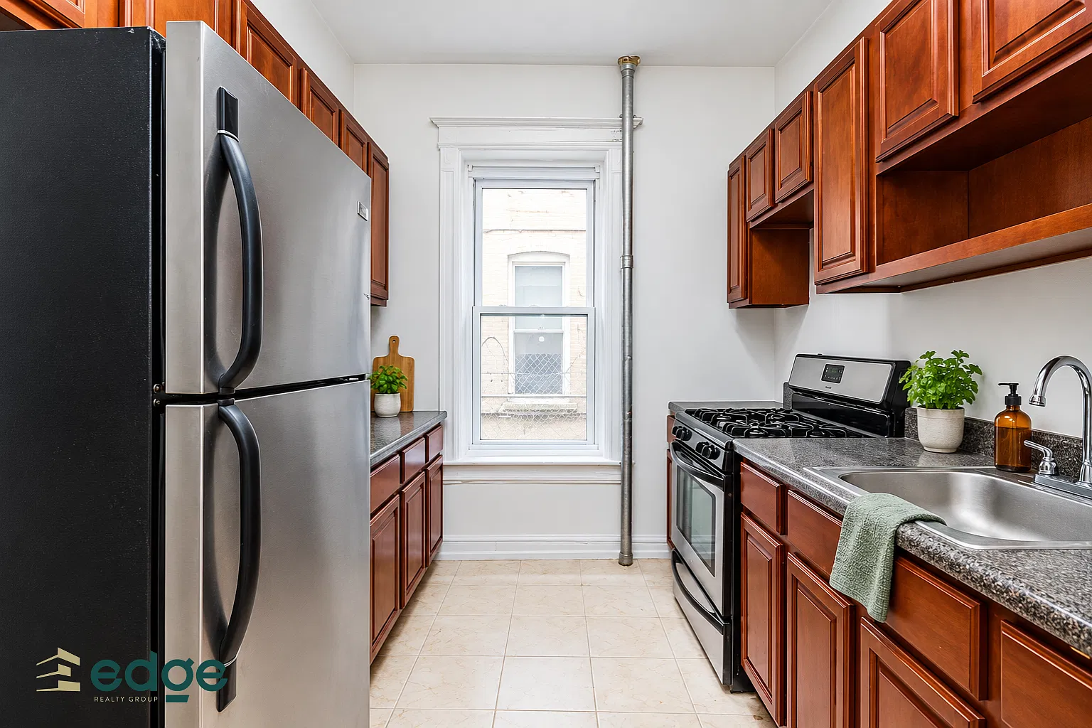 600 Park Place — Photo 2