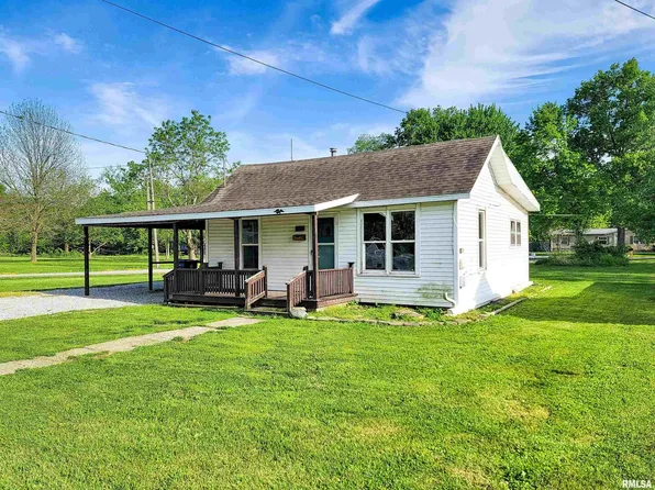 629 W South Ave, Flora, IL 62839