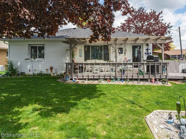 133 Loretta St, East China, MI 48054