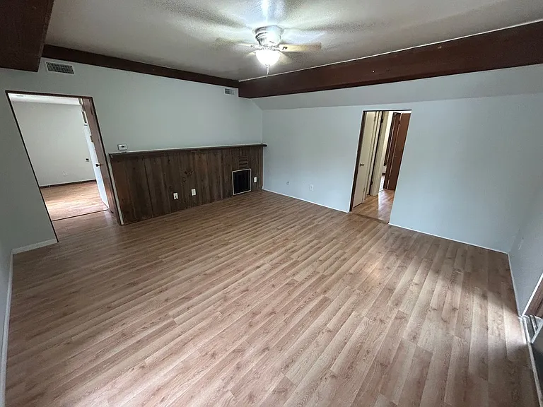 107 W Prairie St — Photo 4