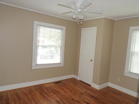 5th image of 212 W McKee St