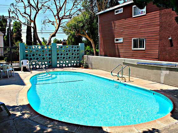 4th image of 15749 Vanowen St APT 9