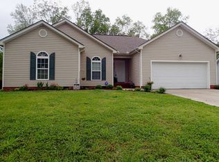1017 Falcon Run Dr, Soddy Daisy, TN 37379