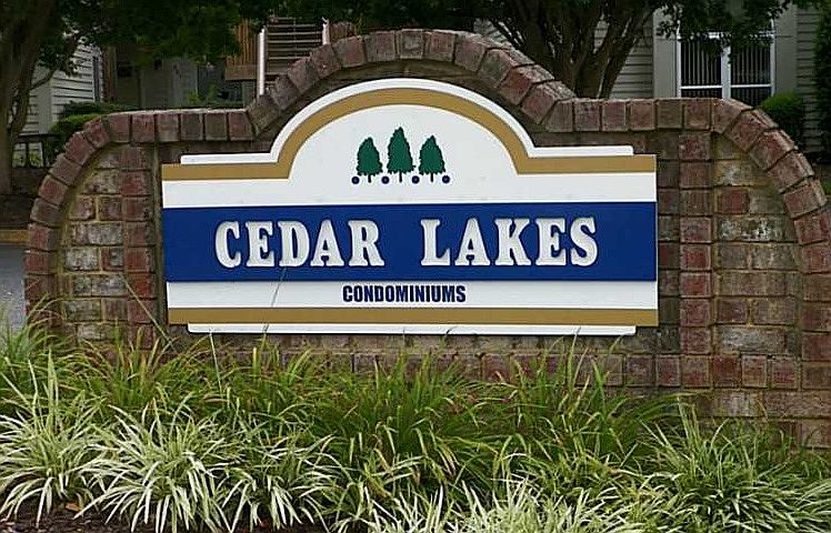 Entrance to Cedar Lakes Condominums