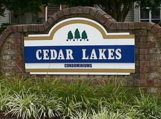 505 E Lake Cir, Chesapeake, VA 23322