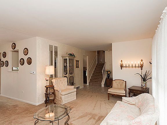 5th image of 2648 N Phelps Ave