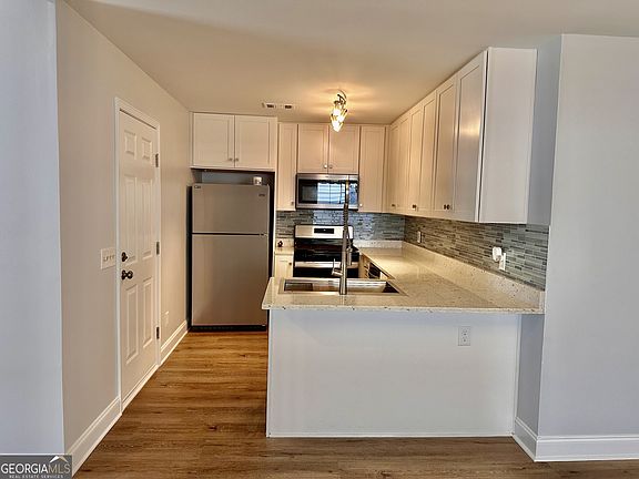 5th image of 2651 Saint Charles Ln NW
