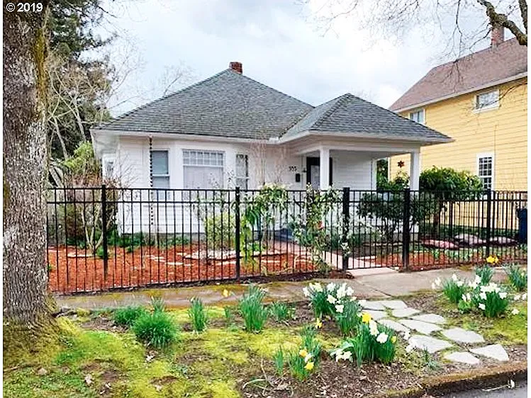 345 18th St SE photo 1