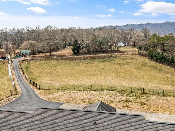 4th image of 812 New Clear Branch Rd