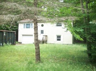 176 Maxatawny Dr, Pocono Lake, PA