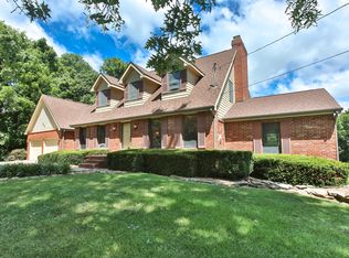 629 E Nottingham Ln, Springfield, MO 65810