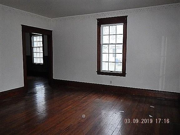 2nd image of 212 Vine Ct