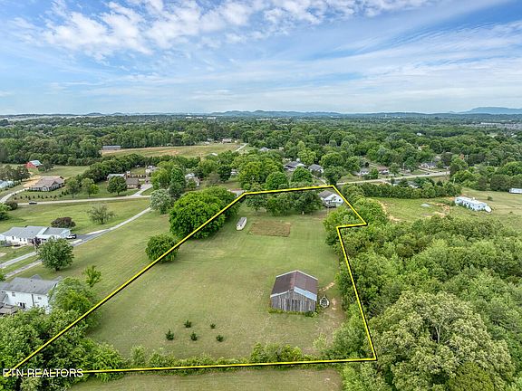 3rd image of 1533 Middlesettlements Rd