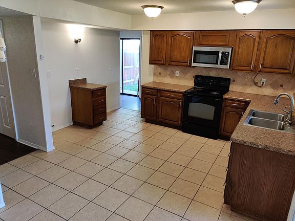 4th image of 4000 Longstraw Dr