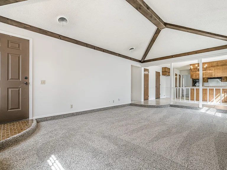 6004 Estacado Ln — Photo 3