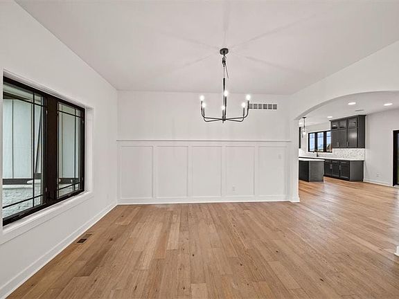 5th image of 4709 NE Freehold Dr