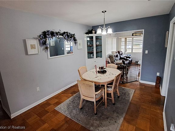4th image of 607 N Lake Ave