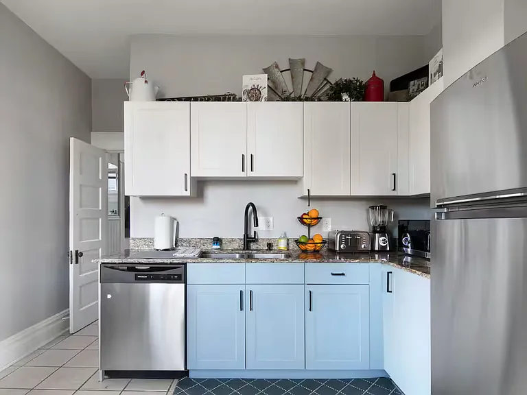 1216 W Franklin St — Photo 12