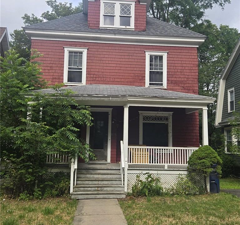 1st image of 826 Lancaster Ave