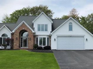 135 Collenton Dr, Rochester, NY 14626