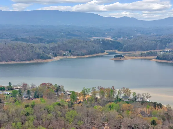 1643 Covington Rd, Dandridge, TN 37725