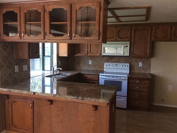 5th image of 408 Lancaster Dr