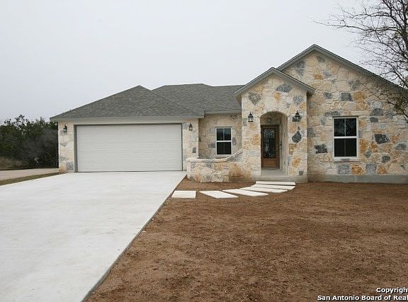 3rd image of 807 Lacey Oak Drive