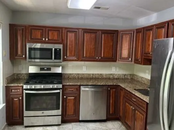 2037 Charles Ct, Mahwah, NJ 07430