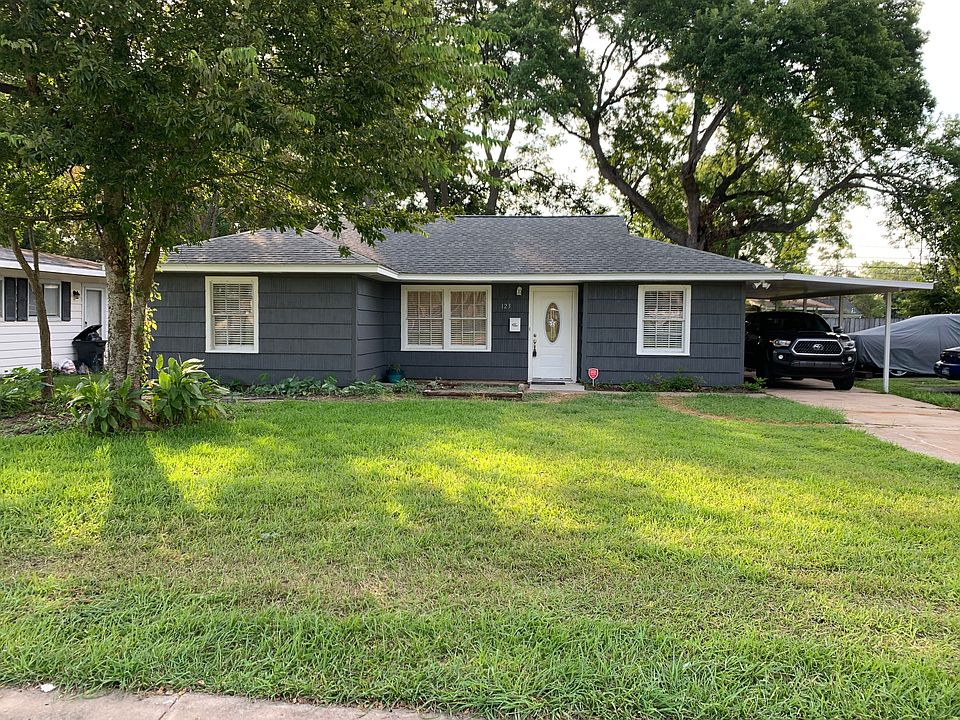 1st image of 123 Oak Dr