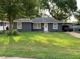 123 Oak Dr, Lake Jackson, TX 77566