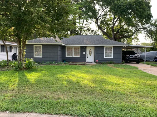 123 Oak Dr, Lake Jackson, TX 77566