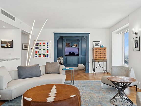 4th image of 161 E Chicago Ave APT 38A