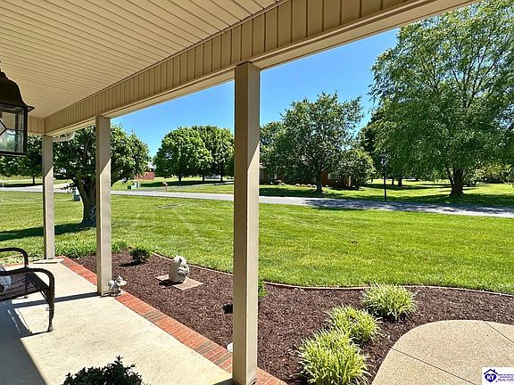 3rd image of 909 Forest Hills Dr