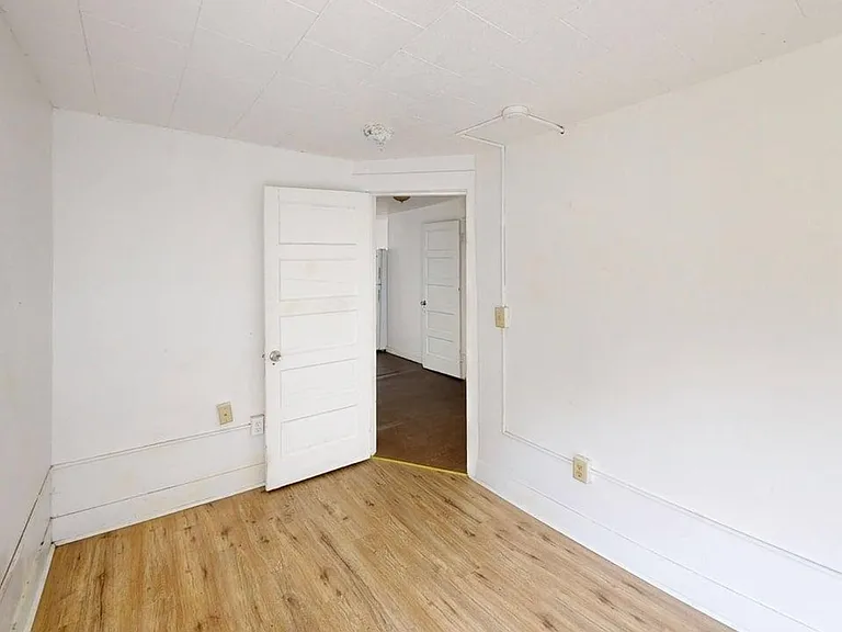 120 Main St. — Photo 21