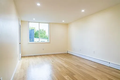 331 Harvard St — Photo 13