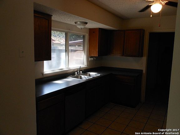 4th image of 2823 Lake Meadow St