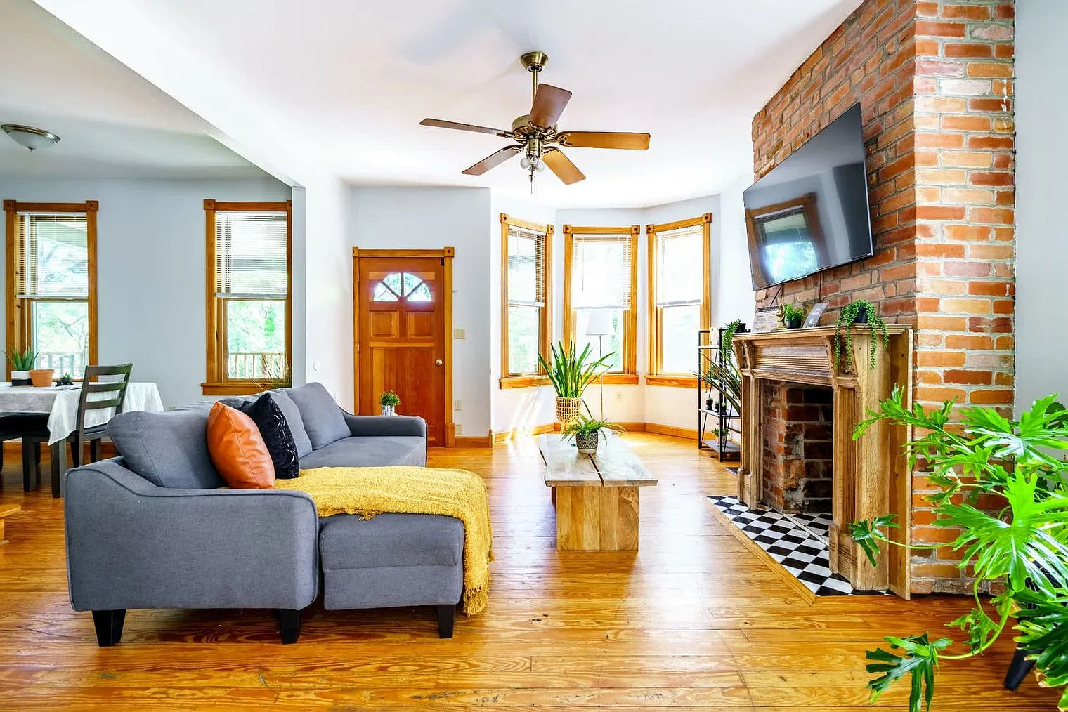 2 bed, 2.0 bath, 1582 sqft, $2,978 — Photo 4