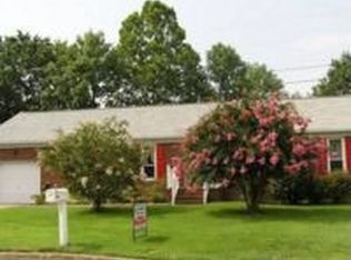 822 Shadowood Ln, Chesapeake, VA 23322