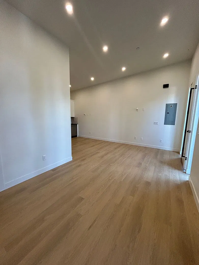 520 Columbia Street — Photo 2