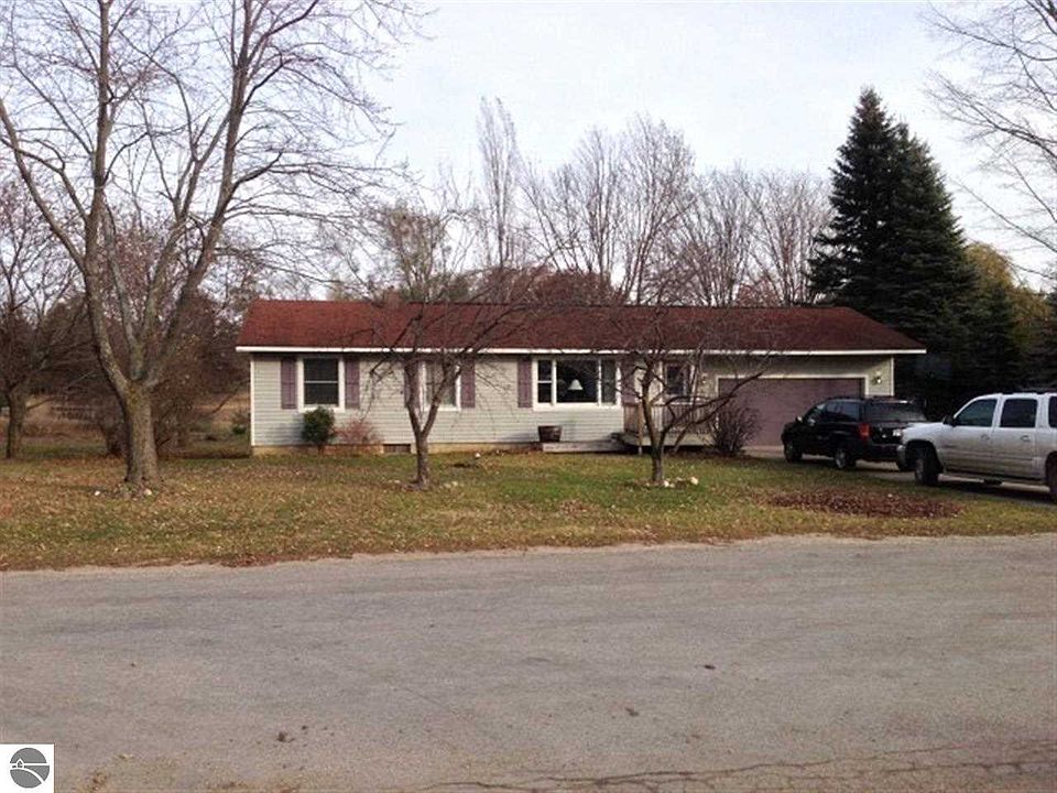 1st image of 2400 SW Carriage Hill Dr