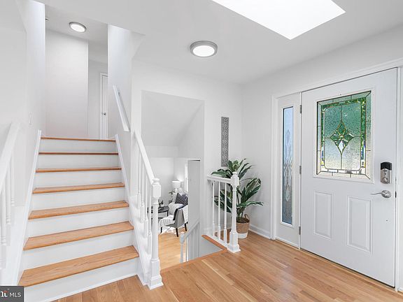 5th image of 233 Church St NE