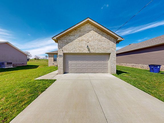 3rd image of 300 Rose Ln