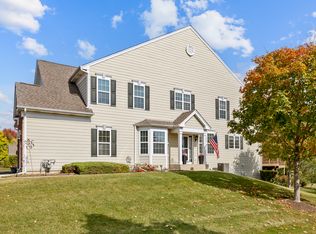 1127 Pine Valley Ct, Elgin, IL 60124