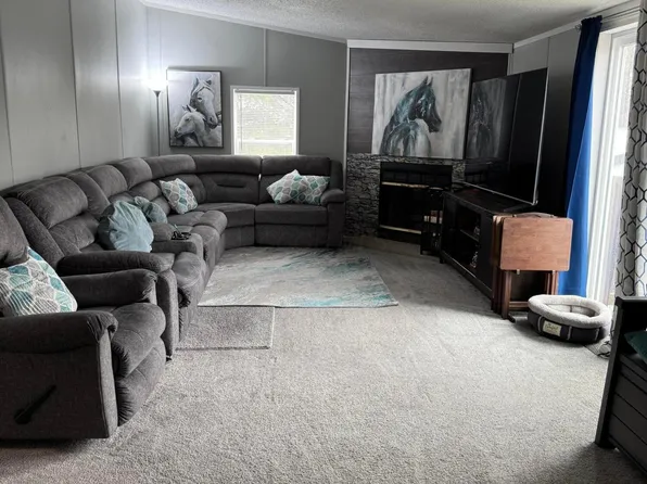 208 Rosie Ave, Pataskala, OH 43062