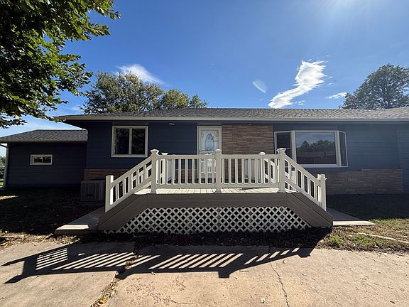 4th image of 441 Williams St