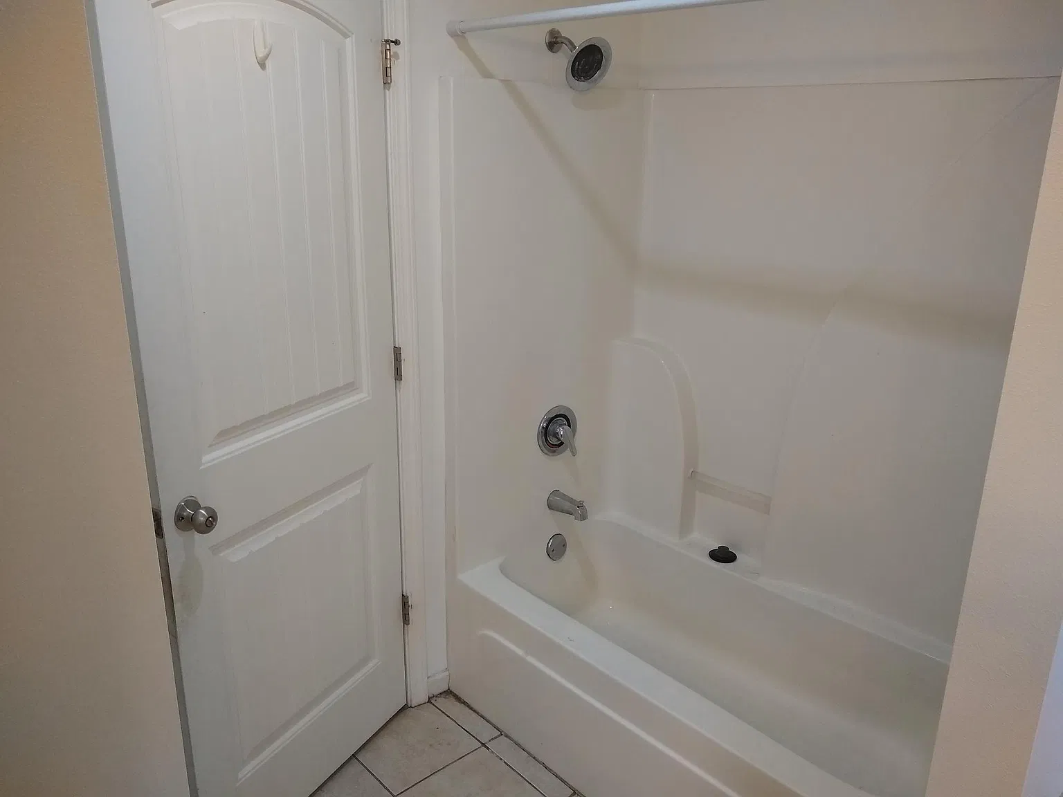 3 bed, 1200 sqft, $1,000 — Photo 3
