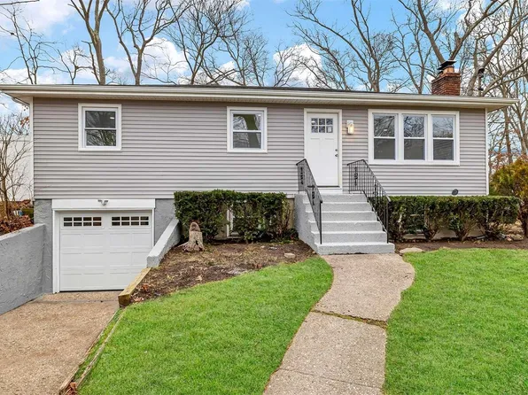 45 Plandome Rd, Sound Beach, NY 11789