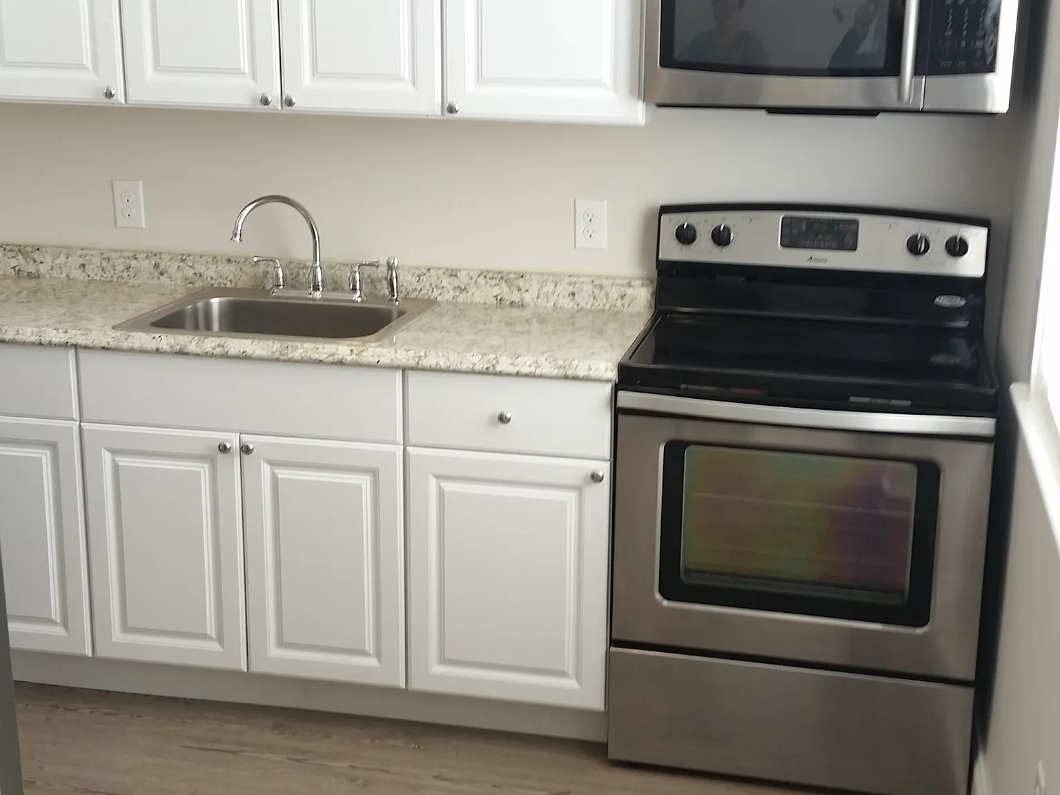 2 bed, 1000 sqft, $2,100 — Photo 3